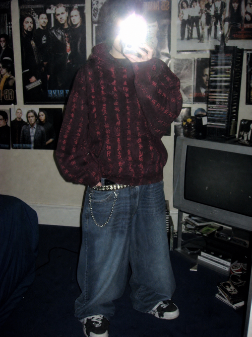 Art of War Camo Hoodie styled Y2K, oversized fit, mirror flash selfie